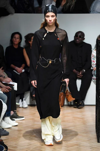 Look 32